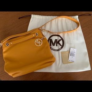 Michael Kors Jet Set Chain Leather Bag